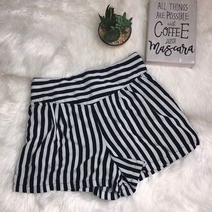 B&W Striped Shorts w Pockets